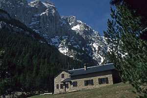 Refugio Lluis Estasen mit Nordwand